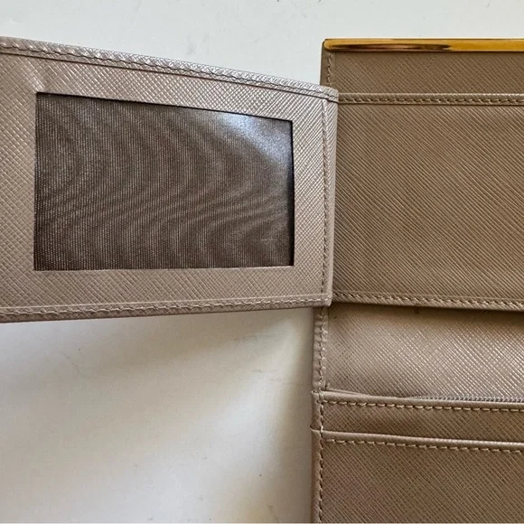 Salvatore Ferragamo Gancini Logo Beige Leather Long Continental Wallet - Picture 11 of 16